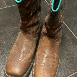 Justin’s women square toe boots. Size 10b.